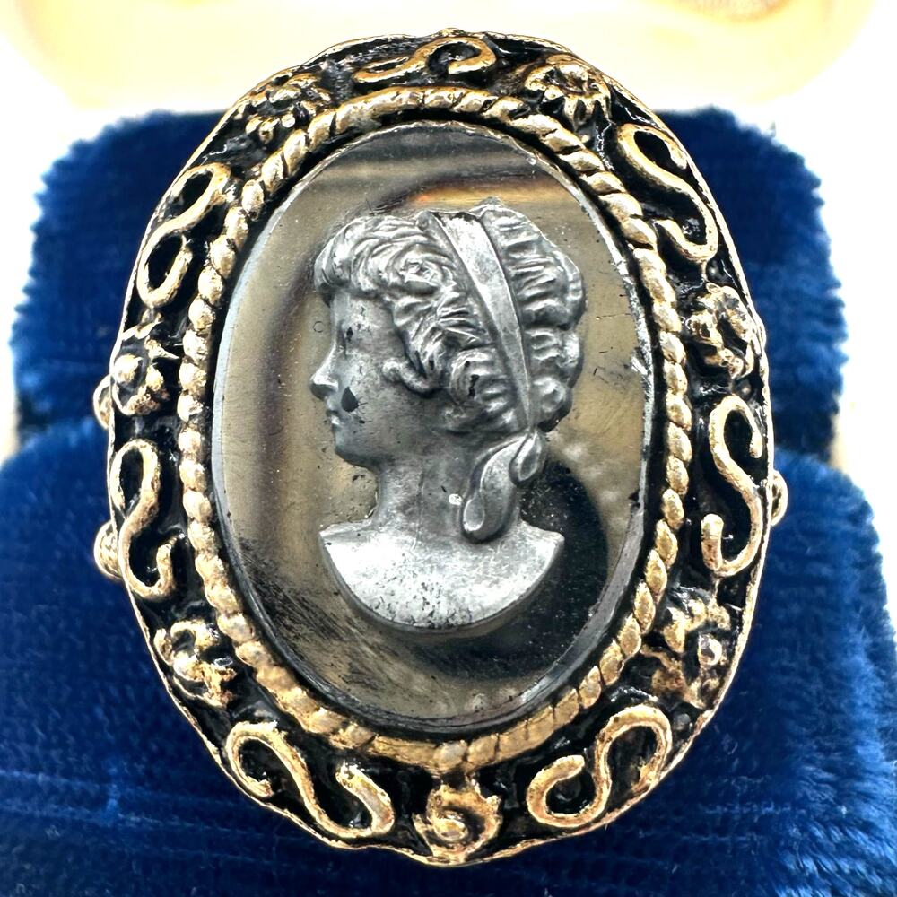 Vintage 1960s gold tone black hematite glass cameo adjustable cocktail ring
